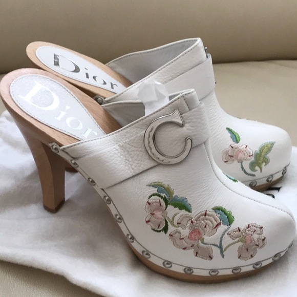 💋💋💋 DIOR Flower Embroidered Clogs 💋💋💋 - Picture 2 of 8